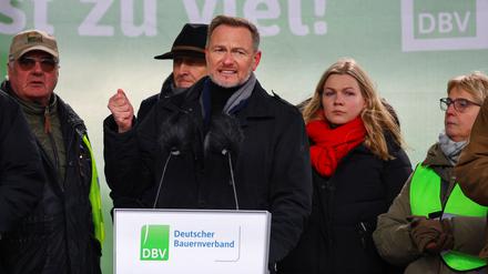 Finanzminister Christian Lindner (FDP) am Montag bei seiner Rede während der Bauerndemonstration in Berlin.