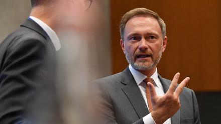 Will er nur die Kollegen schrecken oder hat er eine düstere Ahnung? Finanzminister Christian Lindner rechnet mit steigenden Zinskosten. 