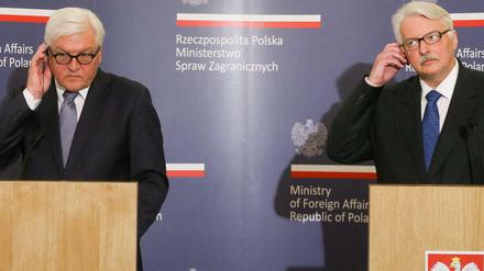 Der polnische Außenminister Witold Waszczykowski (R) und der deutsche Außenminister Frank-Walter Steinmeier (SPD) am Dienstag in Warschau.