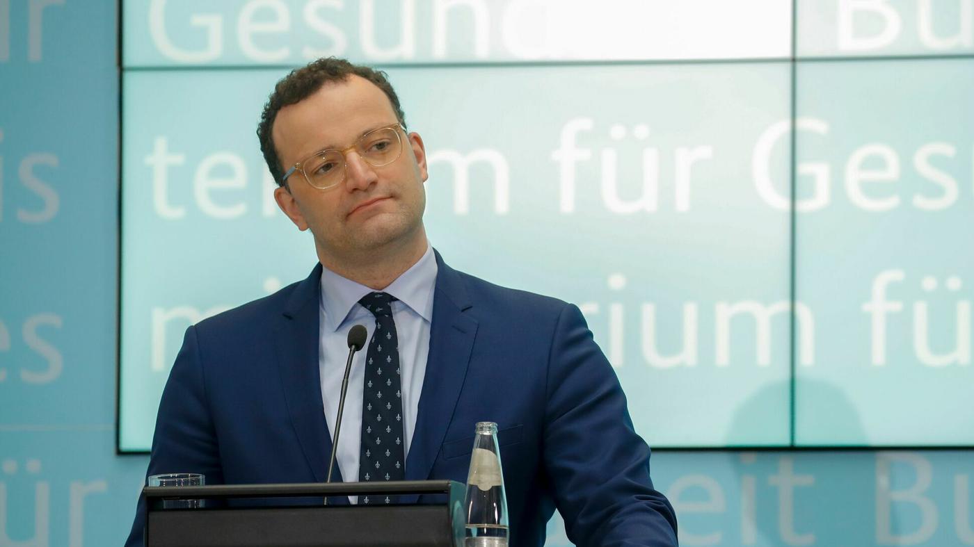 Gesetz gegen Konversionsmaßnahmen: Bundestag beschließt Verbot von ...