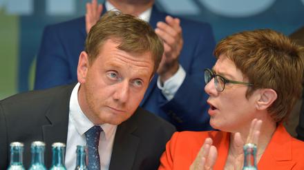 Annegret Kramp-Karrenbauer unterstützt Sachsens Ministerpräsidenten Michael Kretschmer auf den letzten Metern des Landtagswahlkampfes. 