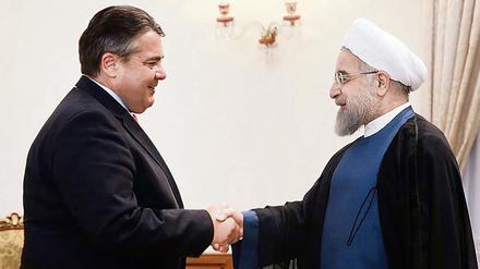 Bundeswirtschaftsminister Sigmar Gabriel trifft Irans Präsidenten Hassan Ruhani in Teheran.