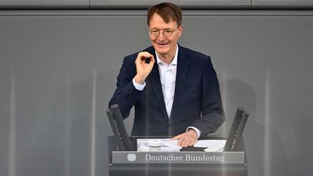 Bundesgesundheitsminister Karl Lauterbach (SPD) im Bundestag 