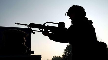 Soldat im Afghanistan-Einsatz mit dem Gewehr G36
