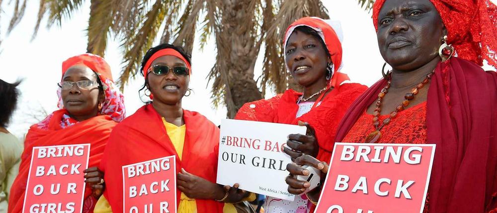 Frauen im Senegal protestieren gegen den Terror von Boko Haram in Nigeria.