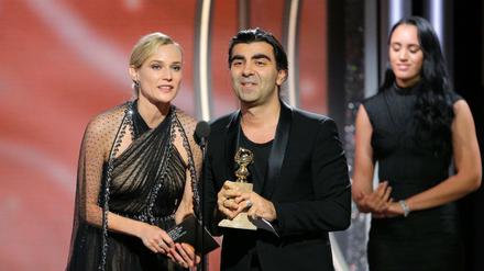 Fatih Akin hat für seinen Film "Aus dem Nichts", in dem Diane Kruger die Hauptrolle spielt, den Golden Globe mit der Auszeichnung für den besten nicht-englischsprachigen Film gewonnen.