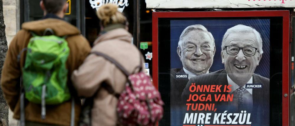 Feindbilder in Budapest: EU-Kommissionschef Juncker und der Milliardär Soros. 