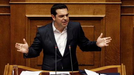 Griechenlands Premier Alexis Tsipras appelliert am Sonntag an das Parlament, die notwendigen Gesetze zu verabschieden.