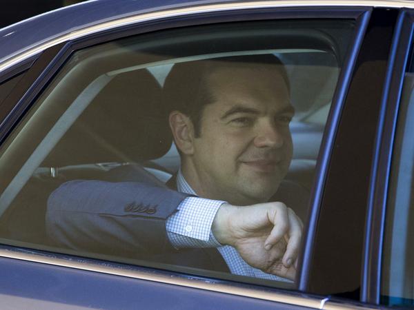 Der griechische Regierungschef Alexis Tsipras verlässt das Treffen mit IWF, EZB und EU. Eine Einigung wurde am Mittwoch nicht erreicht.