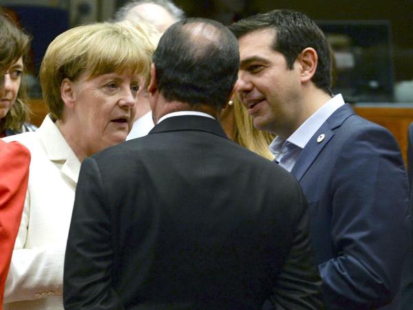 Bundeskanzlerin Angela Merkel, Griechenlands Ministerpräsident Alexis Tsipras und Frankreichs Staatspräsident Francois Hollande während des Euro-Gipfels.