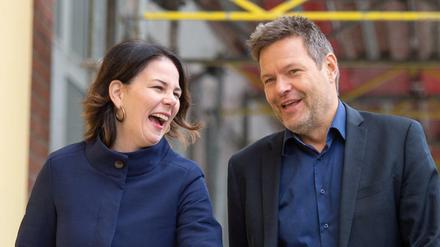 Die Grünen-Vorsitzenden Annalena Baerbock und Robert Habeck wollen nicht über Neuwahlen spekulieren