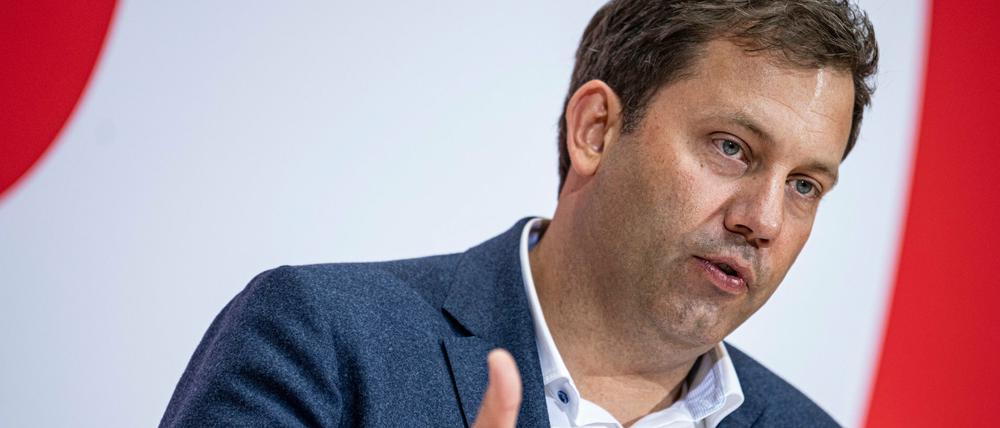 Lars Klingbeil, SPD-Bundesvorsitzender, fordert Geschlossenheit von der Regierung. 