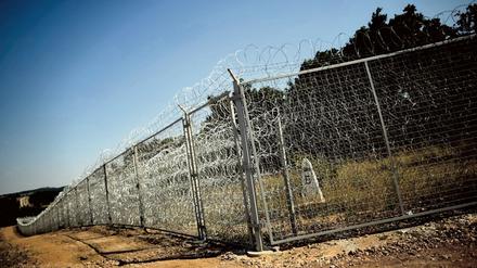 Kein Durchkommen. Die Grenze zwischen Bulgarien und der Türkei sichert die Regierung durch aufwändige Zäune. 