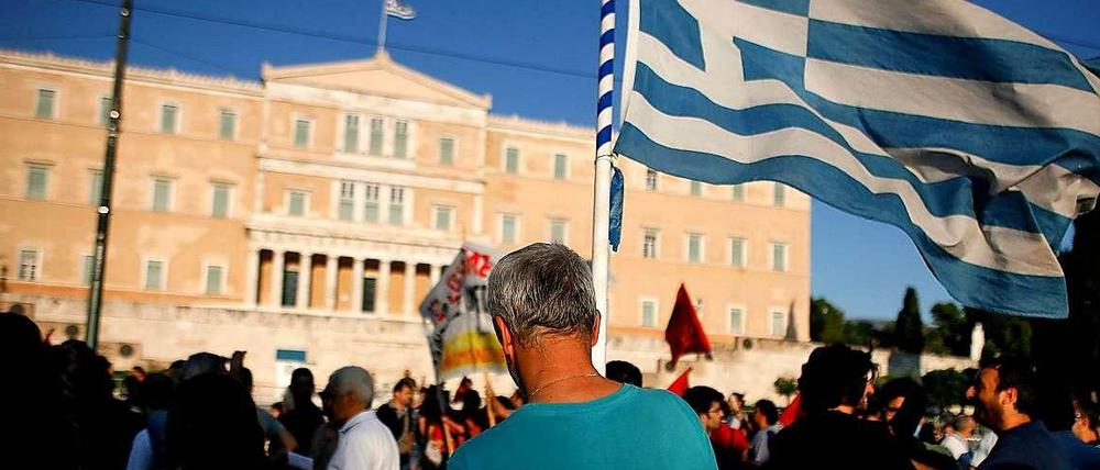 Demonstration vor dem Parlamentsgebäude in Athen. Bekommt Griechenland ein drittes Hilfspaket?
