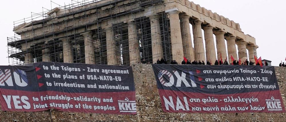 Mitglieder der Kommunistischen Partei Griechenlands protestieren gegen das Mazedonien-Abkommen. 