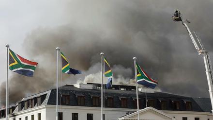 Das Feuer zerstörte den Sitzungssaal des Parlaments in Kapstadt.