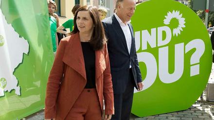 Das Spitzenduo der Grünen, Katrin Göring-Eckardt und Jürgen Trittin, sind zu ihrer Wahlkampftour aufgebrochen. Dort müssen sie sich mit den Ergebnissen der Parteienforscher aus Göttingen in Sachen Grüne und Pädophilie auseinandersetzen. Trittin sagte nun, es gebe niemanden, der den Grünen systematischen Missbrauch innerhalb der Partei vorwerfe. 