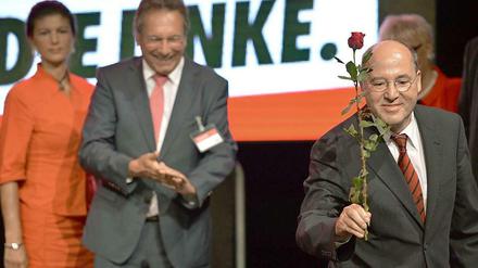 Wahlsieger Gregor Gysi (rechts), im Hintergrund Ex-Parteichef Klaus Ernst und die Vizevorsitzende Sahra Wagenknecht