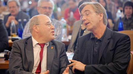 Gregor Gysi (l.) verteidigt Dietmar Bartsch im Streit um die Führung bei den Linken. 