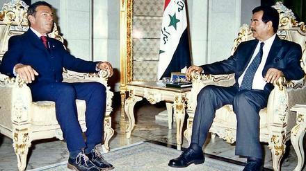 Denkwürdige Begegnung. Jörg Haider besuchte im Jahr 2002 drei Mal den irakischen Diktator Saddam Hussein. "Ein sehr interessanter Gesprächspartner", fand er.