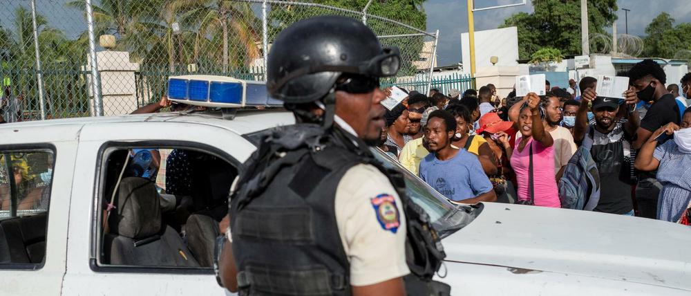 Polizei vor der US-Botschaft in Port-au-Prince