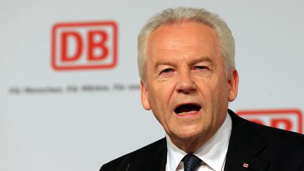 Bahnchef Rüdiger Grube beantwortet am 28.07.2015 auf der Halbjahres-Pk der Deutsche Bahn in Berlin Fragen von Journalisten. 