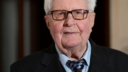 Der Politiker Hans-Jochen Vogel (SPD) feiert seinen 90. Geburtstag.