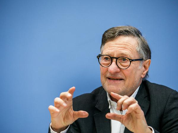 Hartmut Bäumer, Vorsitzender von Transparency International Deutschland, fordert Aufklärung.