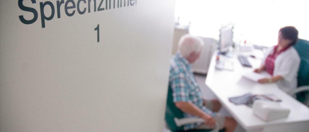 Zunehmend weiblich. In Deutschland praktizieren immer mehr Ärztinnen.