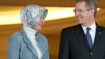 Bundespräsident Christian Wulff und die Frau des Präsidenten der Republik Türkei, Hayrünnisa Gül.