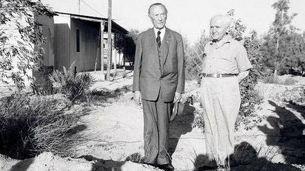 Erster Besuch in Israel. Konrad Adenauer (l.) und Israel Premier David Ben Gurion 1966 in der Negev-Wüste.