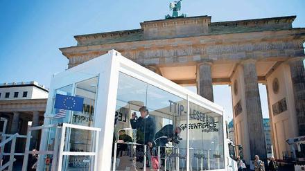 Lesesaal am Brandenburger Tor. Am Montag konnten TTIP-Interessierte die Papiere einsehen. 