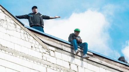 Flüchtlinge auf dem Dach eines Berliner Hostels.