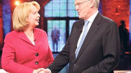 Duell. Hannelore Kraft und Jürgen Rüttgers vor ihrer Fernsehdebatte. Foto: dpa