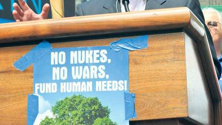 Nie wieder. Der Bürgermeister von Hiroshima, Tadatoshi Akiba, spricht vor dem Beginn der UN-Konferenz bei einer Demonstration gegen Atomwaffen in New York.Foto: dpa