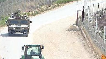Heißes Terrain. Israelische Soldaten patrouillieren im Grenzgebiet zum Libanon. Hier hat sich am Dienstag einer der blutigen Zwischenfälle ereignet. 