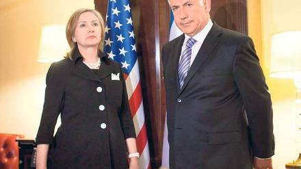 Vor harten Verhandlungen. US-Außenministerin Hillary Clinton und der israelische Regierungschef Benjamin Netanjahu. 