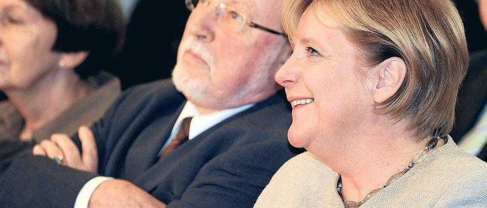 „Gunst der Studie“. Angela Merkel am Mittwoch mit de Maizière. Foto: dpa