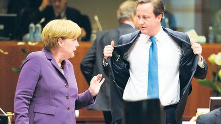Heiß diskutiert. Die Kanzlerin und ihr konservativer britischer Kollege David Cameron am Freitag in Brüssel. Foto: Eric Feferberg/AFP