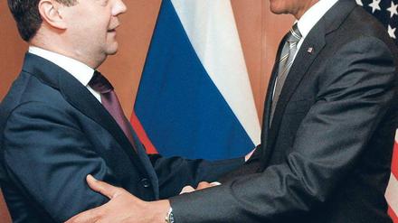 Ungewisser Ausgang. US-Präsident Barack Obama vereinbarte Anfang des Jahres mit dem russischen Präsidenten Dmitri Medwedew (links) eine Reform des Start-Abrüstungsvertrags. Doch die könnte nun an den Republikanern scheitern.