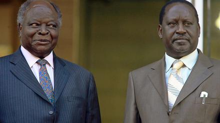 Defensiv und angeschlagen: Präsident Kibaki (links) hat die Polizei in Alarmbereitschaft versetzt. Auch ein enger Vertrauter des Premiers Odinga steht auf der Liste. 