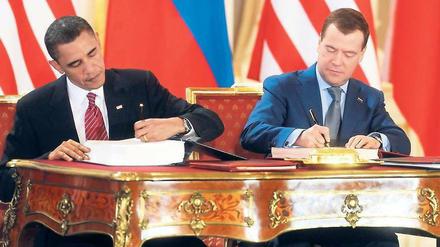 Obama und Medwedew unterzeichneten den Vertrag bereits im April. Foto: dpa