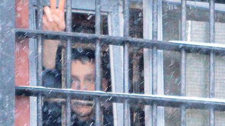 Eingesperrt. Ein regierungskritischer Demonstrant im Gefängnis. Foto: Reuters