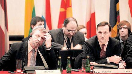 Der Oppositionelle Milinkewitsch (links) und Polens Außenminister Sikorski. Foto: rtr
