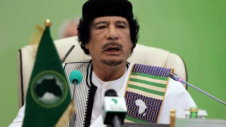 Gaddafis "Volksrepublik" ist zwar das reichste nordafrikanische Land, doch vom Reichtum fallen für die große Mehrheit der 6,5 Millionen Libyer nur ein paar Krümel ab. 