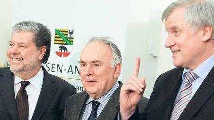 Männersache. Die Ministerpräsidenten Kurt Beck (Rheinland-Pfalz, SPD), Wolfgang Böhmer (Sachsen-Anhalt, CDU) und Horst Seehofer (Bayern, CSU) haben die Verhandlungen in die Hand genommen.