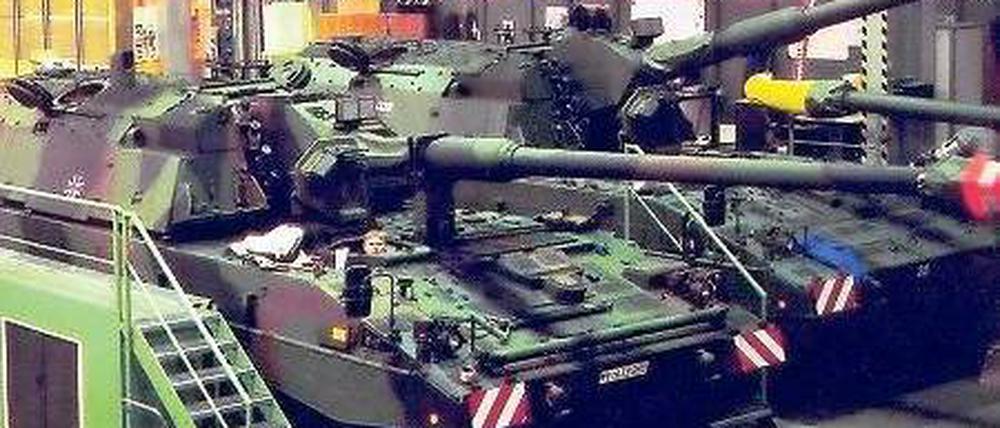 Waffen verkaufen sich immer. Produktion des deutschen Leopard-2-Panzers. 