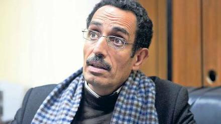 Abdul Hakim Ghoga hat sich während der letzten sechs Jahre in Benghasi als Verteidiger politischer Gefangener einen Namen gemacht. Jetzt ist er Sprecher des neuen Nationalrats für den Osten Libyens. 