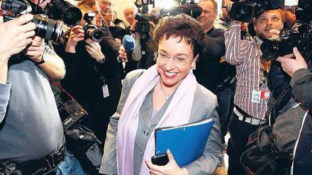 Resolut. FDP-Fraktionschefin Birgit Homburger, die nach den Wahlniederlagen in ihrer Heimat Baden-Württemberg und in Rheinland-Pfalz als angezählt galt, bleibt im Amt – ob vorerst oder auf Dauer, wird sich zeigen. 