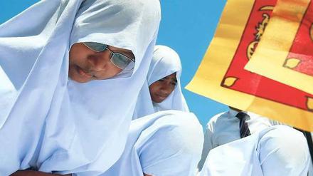 Gegenprotest. Muslimische Mädchen
